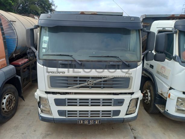 Camião Basc. Tras. (6X4) da marca VOLVO, modelo FM400-6x4-3,80