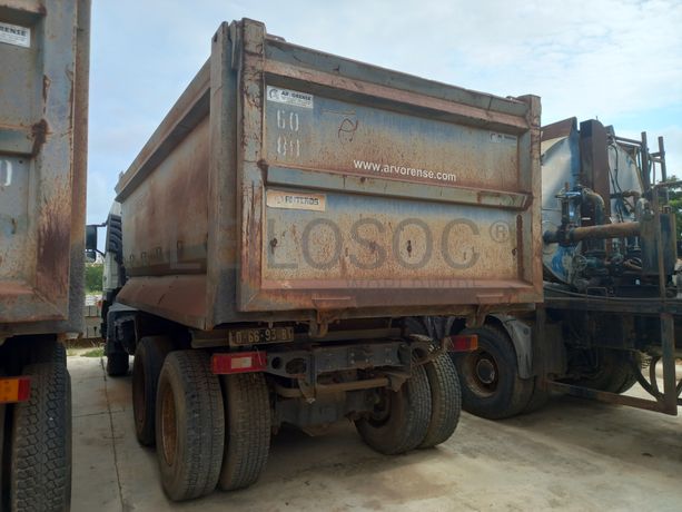 Camião Basc. Tras. (6X4) da marca VOLVO, modelo FM400-6x4-3,80