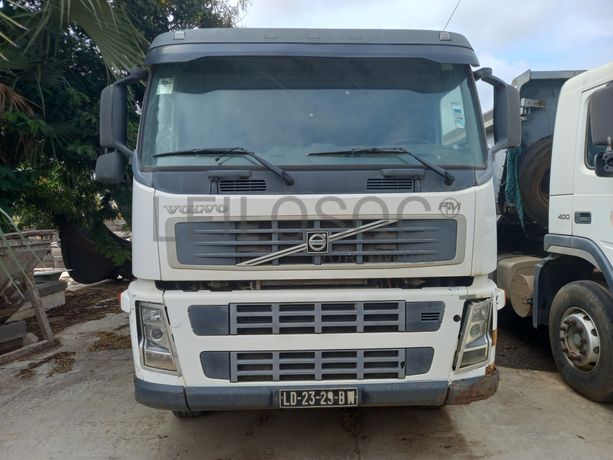 Camião Basc. Tras. (6X4) da marca VOLVO, modelo FM400-6x4-4