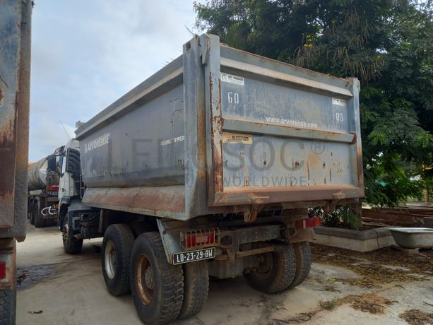 Camião Basc. Tras. (6X4) da marca VOLVO, modelo FM400-6x4-4