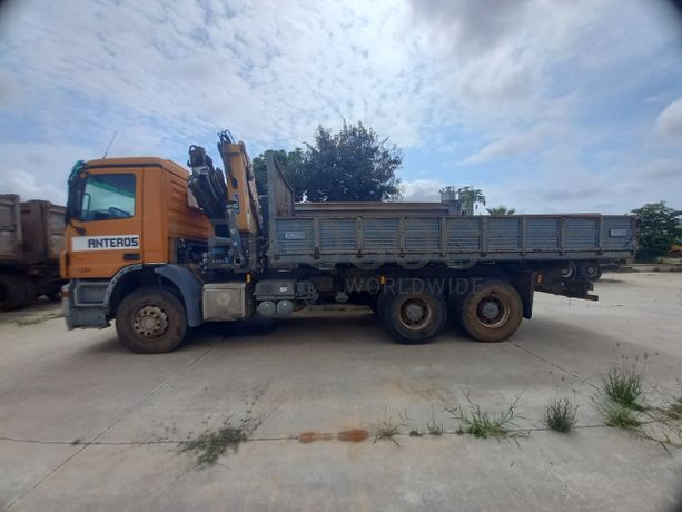 Camião Basc. c/ Tras.  Braço Hidráulico da marca MERCEDES BENZ, modelo ACTROS 2636/42