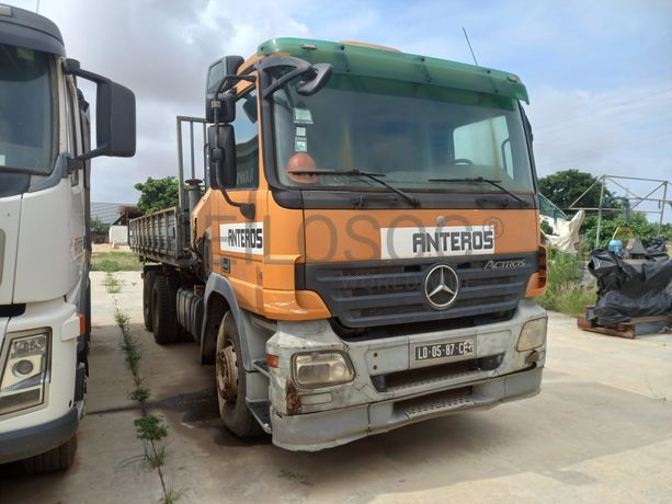 Camião Basc. c/ Tras.  Braço Hidráulico da marca MERCEDES BENZ, modelo ACTROS 2636/42