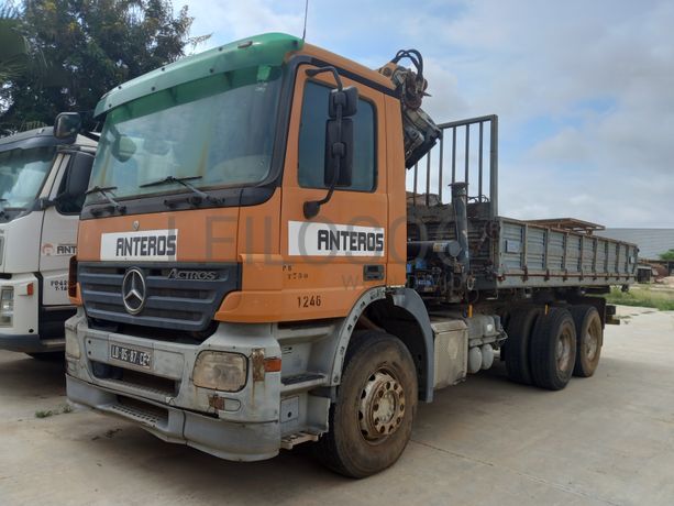 Camião Basc. c/ Tras.  Braço Hidráulico da marca MERCEDES BENZ, modelo ACTROS 2636/42