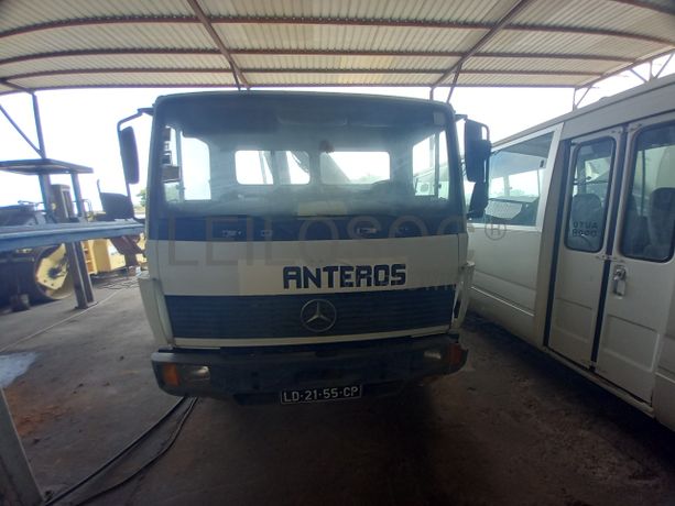 Camião Caixa Fixa c/  Braço Hidráulico da marca MERCEDES BENZ, modelo 914/42
