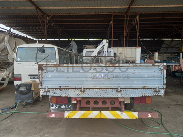 Camião Caixa Fixa c/  Braço Hidráulico da marca MERCEDES BENZ, modelo 914/42