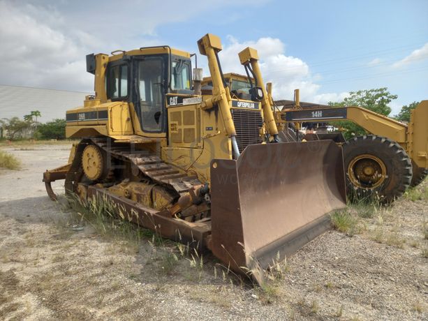 Trator de Rastos da marca CATERPILLAR, modelo D6R STD III