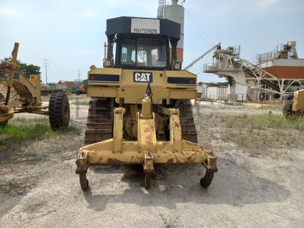 Trator de Rastos da marca CATERPILLAR, modelo D6R STD III