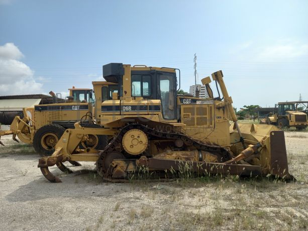 Trator de Rastos da marca CATERPILLAR, modelo D6R STD III