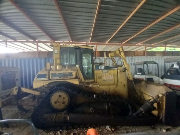 Trator de Rastos da marca CATERPILLAR, modelo D6R II  STD
