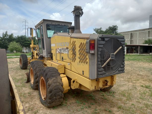 Motoniveladora da marca VOLVO, modelo G720B