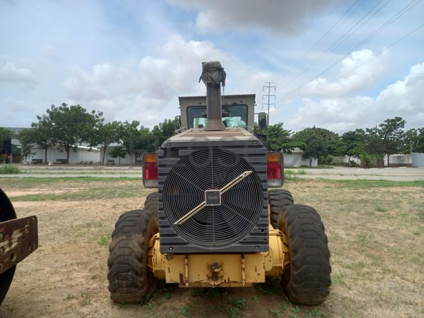 Motoniveladora da marca VOLVO, modelo G720B