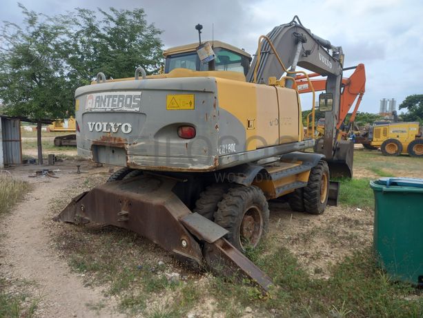 Escavadora de Pneus  da marca VOLVO, modelo EW 180C
