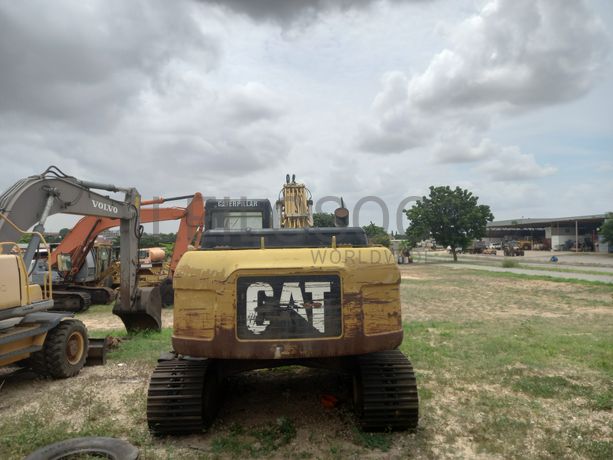 Escavadora de Rastos  da marca CATERPILLAR, modelo 323D