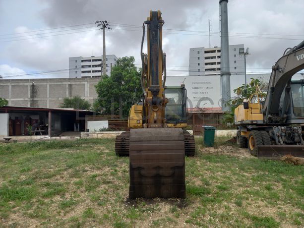 Escavadora de Rastos  da marca CATERPILLAR, modelo 323D