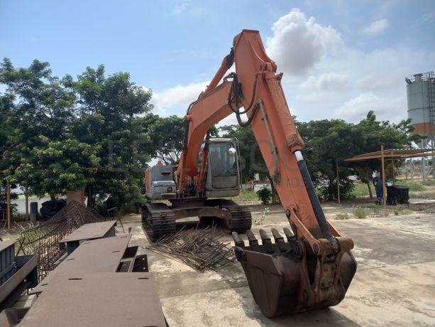 Escavadora de Rastos  da marca HITACHI, modelo ZX200-3