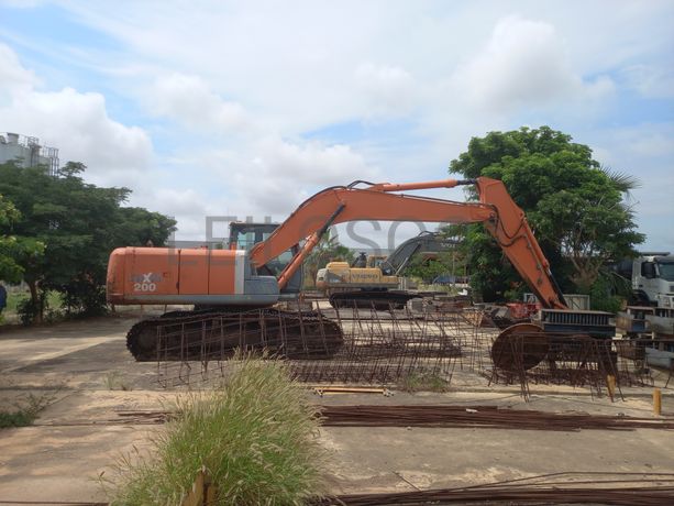 Escavadora de Rastos  da marca HITACHI, modelo ZX200-3