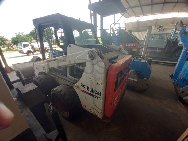 Pá Carregadora (mini) de Pneus da marca BOBCAT, modelo S450B