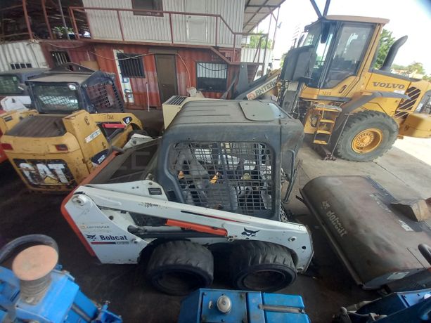 Pá Carregadora (mini) de Pneus da marca BOBCAT, modelo S450B