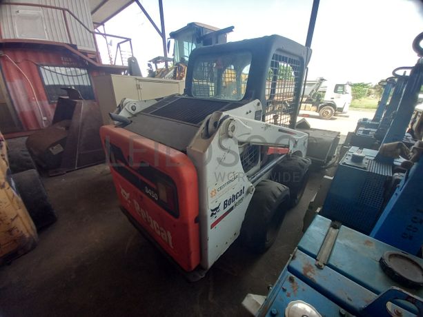 Pá Carregadora (mini) de Pneus da marca BOBCAT, modelo S450B