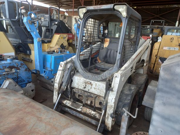 Pá Carregadora (mini) de Pneus da marca BOBCAT, modelo S450B