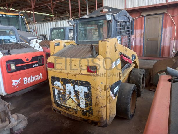 Pá Carregadora (mini) de Pneus da marca CATERPILLAR, modelo 226B