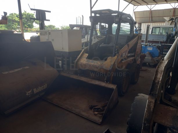 Pá Carregadora (mini) de Pneus da marca CATERPILLAR, modelo 226B