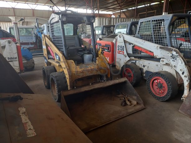 Pá Carregadora (mini) de Pneus da marca CATERPILLAR, modelo 226B