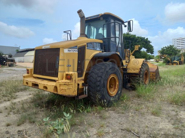 Pá Carregadora de Pneus da marca CATERPILLAR, modelo 962H