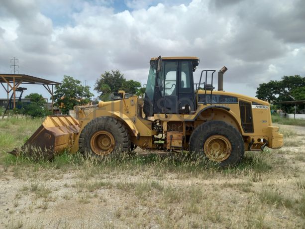 Pá Carregadora de Pneus da marca CATERPILLAR, modelo 962H