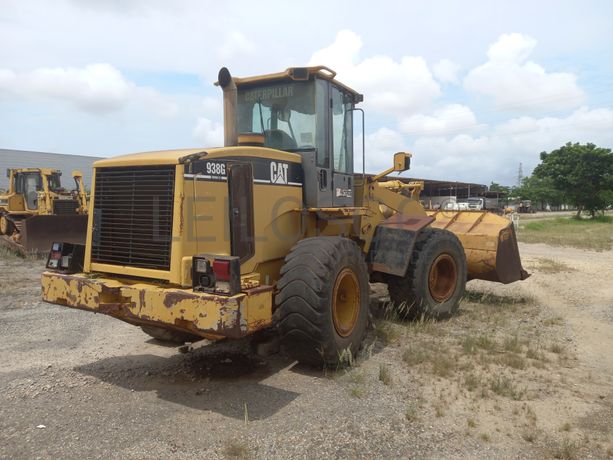 Pá Carregadora de Pneus da marca CATERPILLAR, modelo 938G