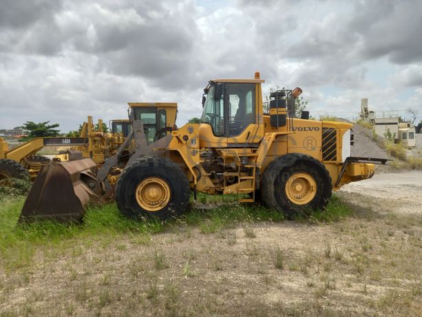 Pá Carregadora de Pneus da marca VOLVO, modelo L 150F