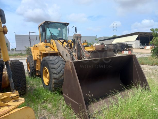 Pá Carregadora de Pneus da marca VOLVO, modelo L 150F