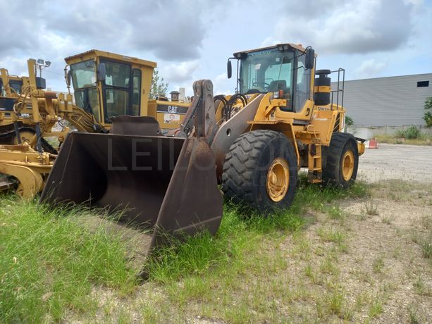 Pá Carregadora de Pneus da marca VOLVO, modelo L 150F