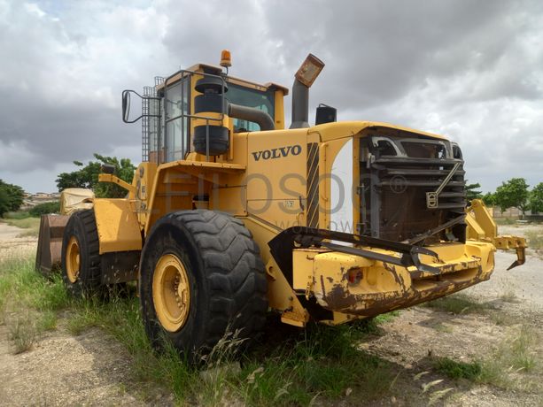 Pá Carregadora de Pneus da marca VOLVO, modelo L 150F