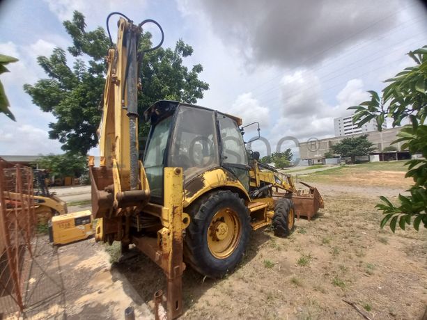 Conj. Ind. Pá e Retro de Pneus da marca CATERPILLAR, modelo 428E