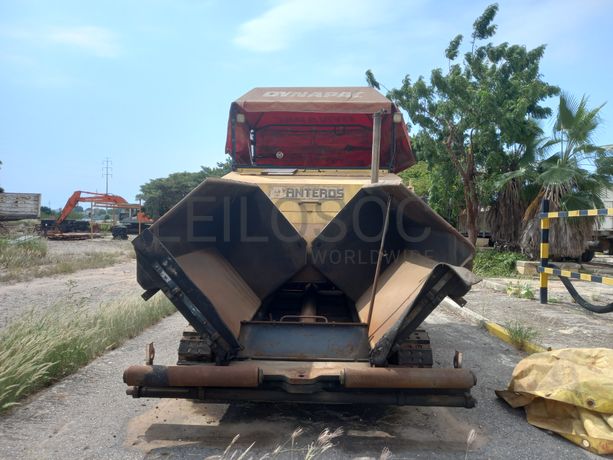 Espalhadora-Acabadora de Pavimentação da marca DYNAPAC, modelo F141C