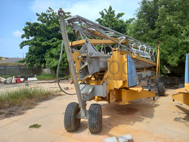 Grua Automontante da marca POTAIN, modelo IGO-18