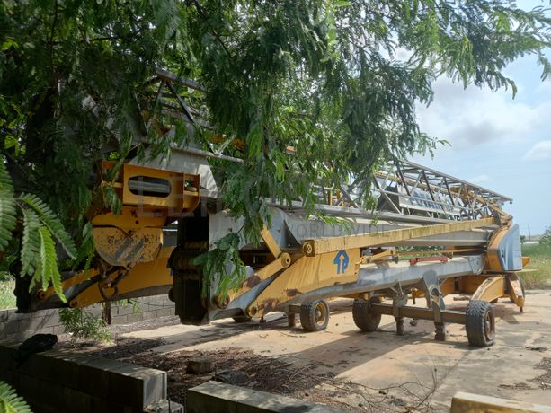 Grua Automontante da marca POTAIN, modelo IGO-18