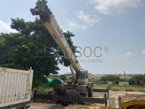 Grua Móvel da marca TEREX, modelo RT780-80T