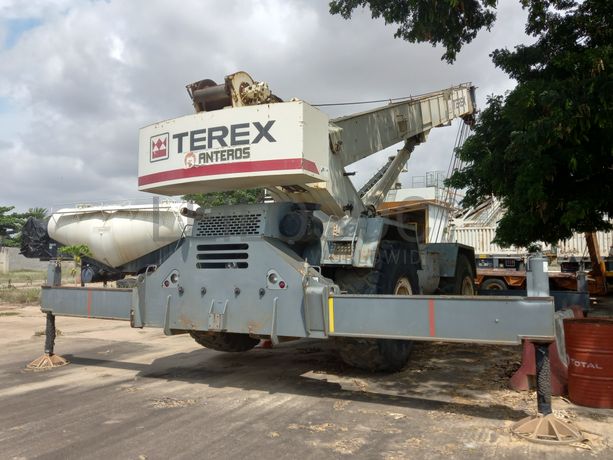 Grua Móvel da marca TEREX, modelo RT780-80T