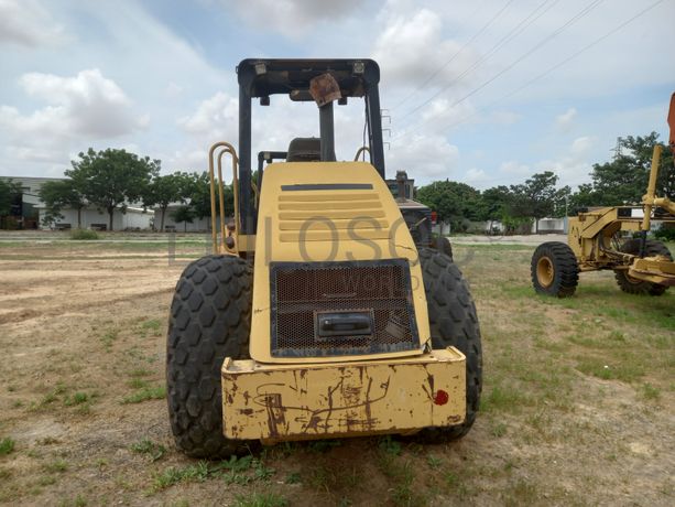 Cil. Auto-Prop. Vibrador Solos 15 T da marca CATERPILLAR, modelo CS-533E