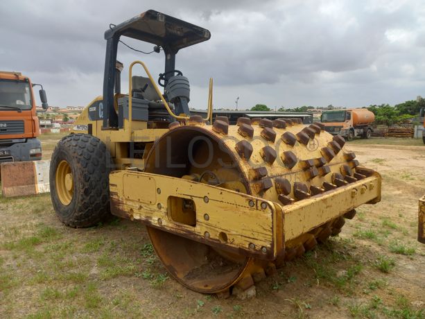 Cil. Auto-Prop. Vibrador Solos 15 T da marca CATERPILLAR, modelo CS-533E