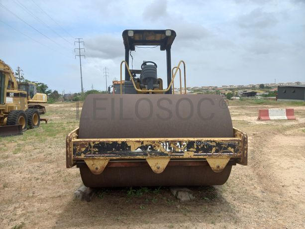 Cil. Auto-Prop. Vibrador Solos 15 T da marca CATERPILLAR, modelo CS-533E