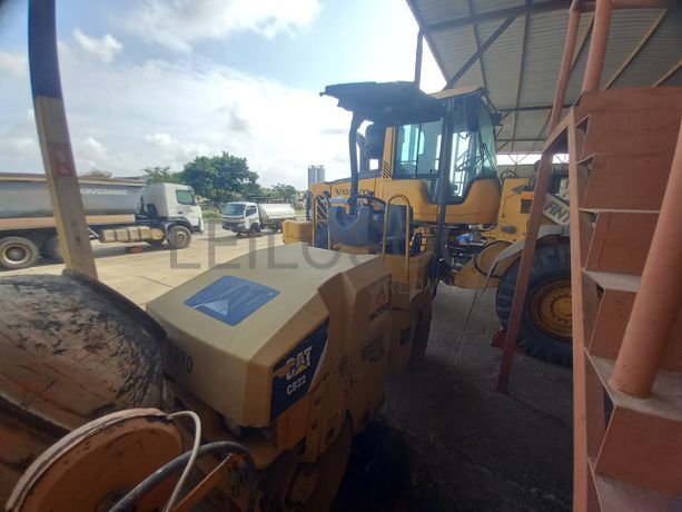 Cilindro de Rolos c/ Condutor da marca CATERPILLAR, modelo CB22