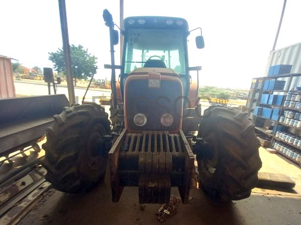Trator Agrícola da marca MASSEY FERGUSON, modelo 5455