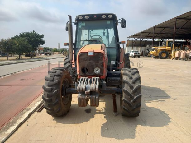 Trator Agrícola da marca MASSEY FERGUSON, modelo MF.5455