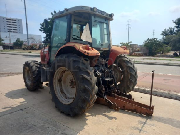 Trator Agrícola da marca MASSEY FERGUSON, modelo MF.5455