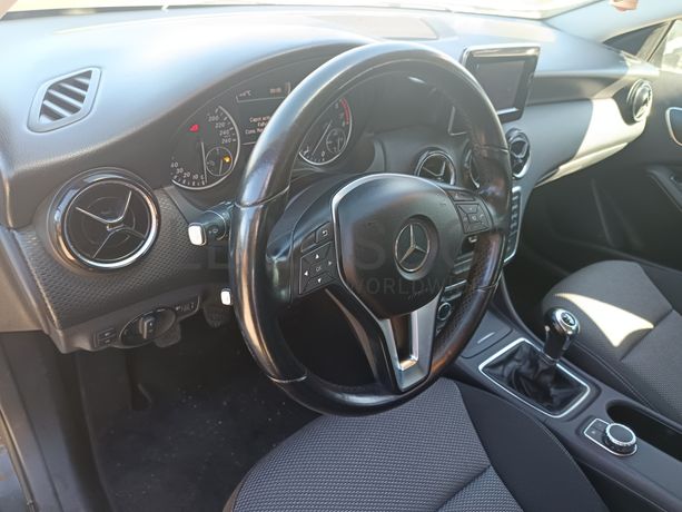 Mercedes-Benz A180 CDI · Ano 2013