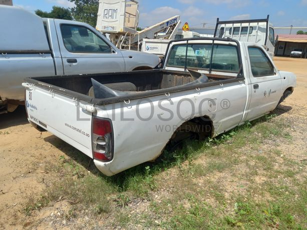 9 Veículos Nissan Hardbody