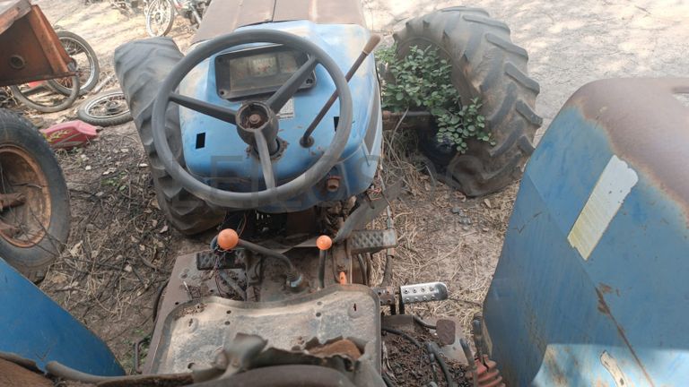 Trator New Holland/8010